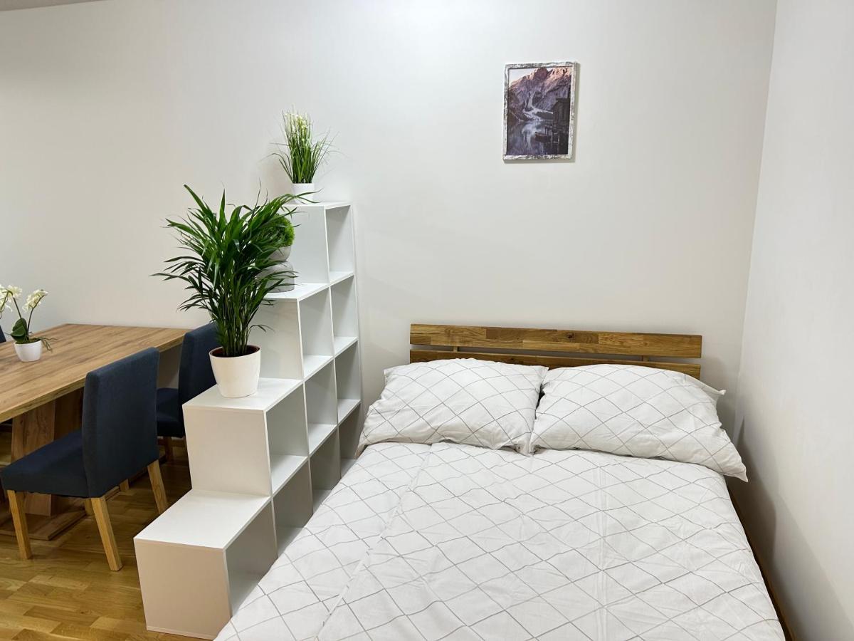 55 M2 Stylish Apartment With Balcony & Parking Wina Bagian luar foto