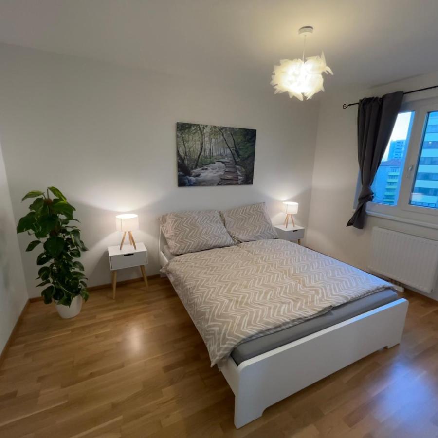 55 M2 Stylish Apartment With Balcony & Parking Wina Bagian luar foto