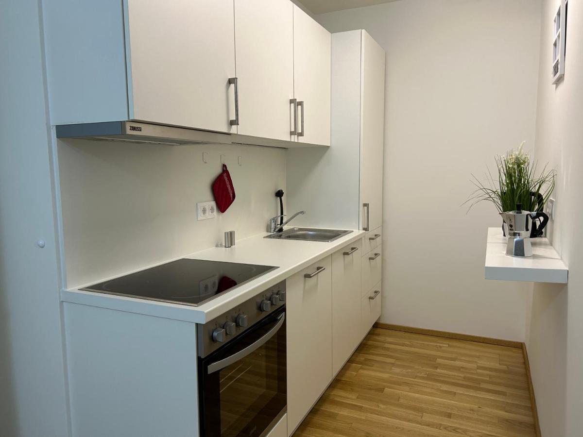 55 M2 Stylish Apartment With Balcony & Parking Wina Bagian luar foto