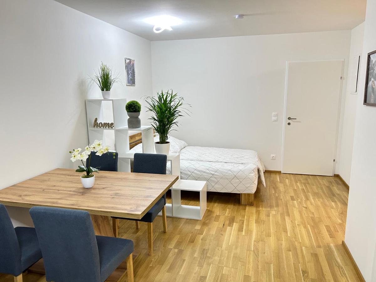 55 M2 Stylish Apartment With Balcony & Parking Wina Bagian luar foto