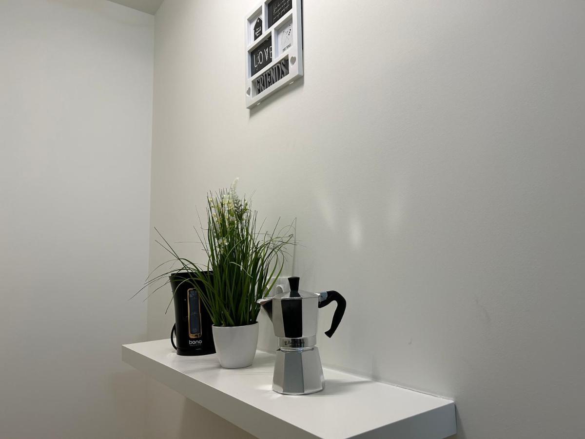 55 M2 Stylish Apartment With Balcony & Parking Wina Bagian luar foto