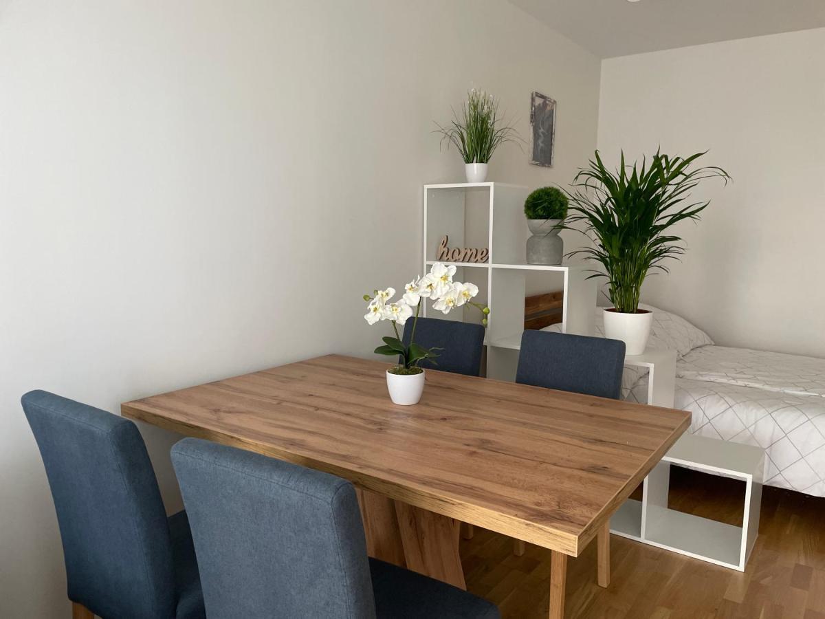 55 M2 Stylish Apartment With Balcony & Parking Wina Bagian luar foto