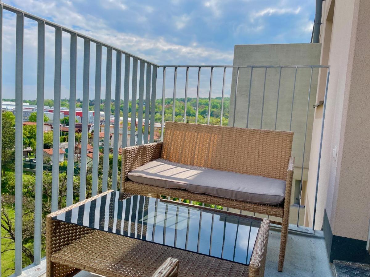 55 M2 Stylish Apartment With Balcony & Parking Wina Bagian luar foto